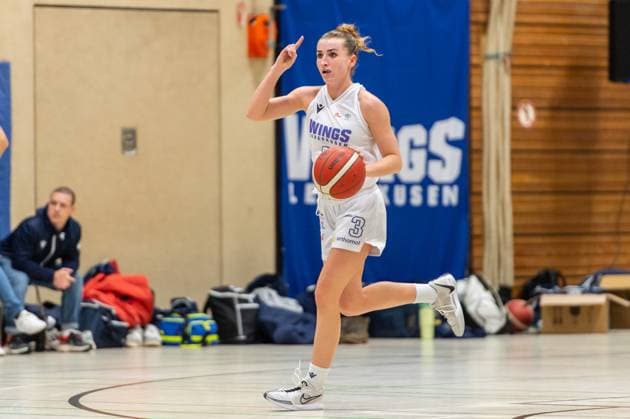 Spielaufbau Nicole Scales (Wings Leverkusen,No.03) DEU, Leverkusen, 01.11.2024 Basketball, Toyota 1. Damen-Basketball-Bundesliga, Saison 2024 2025, 6. Spieltag, Wings Leverkusen - Saarlouis Royals Werner-Heisenberg-Halle NRW Germany