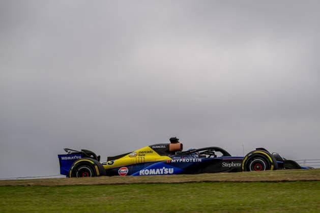 SAO PAULO, BRAZIL: Alex Albon, racing for the Williams Racing team during the 2024 Formula 1 Sao Paulo Grand Prix at the Interlagos Circuit in Sao Paulo, Brazil