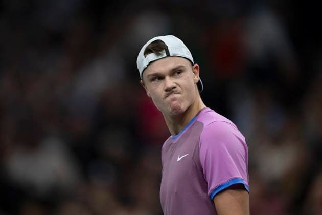 (241102) -- PARIS, Nov. 2, 2024 -- Holger Rune of Denmark reacts during the singles quarter-final match between Holger Rune of Denmark and Alex De Minaur of Australia at Paris ATP, Tennis Herren Masters 1000 tennis tournament in Paris, France, Nov. 1, 2024. (Photo by Xinhua) (SP)FRANCE-PARIS-TENNIS-ATP-MASTERS NehaxGaneriwal 