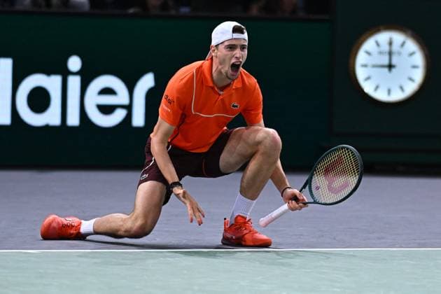 Rolex Paris Masters - Humbert s Quarter-Final Ugo Humbert (FRA) during his quarter final match at the 2024 Rolex Paris Masters at the Accor Arena in Paris, France, on November 1, 2024. Photo by Corinne Dubreuil ABACAPRESS.COM Paris France  Copyright: xDubreuilxCorinne ABACAx
