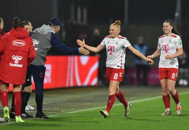 Fußball Google Pixel Frauen-Bundesliga Saison 2024 2025 8. Spieltag: 1. FC Köln - Bayer 04 Leverkusen am 01.11.2024 im Franz-Kremer-Stadion in Köln Laura Vogt ( 1. FC Köln ), mitte freut sich über das 1:1 DFB regulations prohibit any use of photographs as image sequences and or quasi-video. Nordrhein-Westfalen Deutschland