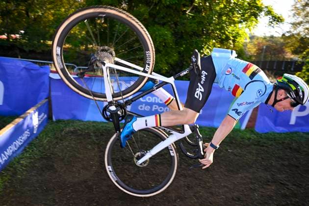 Sport Themen der Woche KW44 Sport Bilder des Tages 2024 UEC Cyclo-Cross EC - Media Activities PONTEVEDRA, SPAIN - NOVEMBER 02 : Crash of DOCKX Aaron of Belgium pictured during a training session prior to the 2024 UEC Cyclo-Cross European Championships on November 02, 2024 in Pontevedra, Spain, 02 11 2024 Pontevedra Spain  Copyright: xNicoxVereeckenx