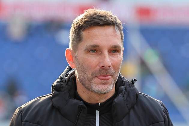 Trainer Stefan Leitl (Hannover 96) schaut, 2. Bundesliga, Hannover 96 vs Karlsruher SC, Heinz von Heiden Arena am 02. November 2024 in Hannover, Deutschland. (Foto von Marco Steinbrenner DeFodi Images) Trainer Stefan Leitl (Hannover 96) looks on, 2. Bundesliga, Hannover 96 vs Karlsruher SC, Heinz von Heiden Arena, November 2, 2024 in Hanover, Germany. (Photo by Marco Steinbrenner DeFodi Images) DFB DFL REGULATIONS PROHIBIT ANY USE OF PHOTOGRAPHS AS IMAGE SEQUENCES AND OR QUASI-VIDEO. not used in POL SRB CRO FRA GBR NED ITA USA Defodi-700_hannover_ksc_20241102_001