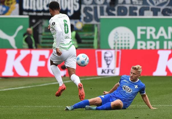02.11.2024, xhbx, Fussball 2.Bundesliga, Spvgg Greuther Fuerth - SV Darmstadt 98 emspor, v.l. Sacha Banse (Spvgg. Greuther Fuerth), Andreas Müller (SV Darmstadt 98) (DFL DFB REGULATIONS PROHIBIT ANY USE OF PHOTOGRAPHS as IMAGE SEQUENCES and or QUASI-VIDEO) Fuerth
