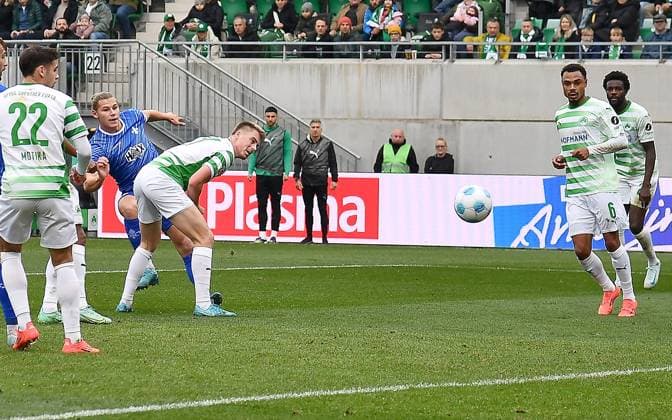 02.11.2024, xhbx, Fussball 2.Bundesliga, Spvgg Greuther Fuerth - SV Darmstadt 98 emspor, v.l. Goal scored, Tor zum 0:2 Fynn Lakenmacher (SV Darmstadt 98), Luca Itter (Spvgg. Greuther Fürth) (DFL DFB REGULATIONS PROHIBIT ANY USE OF PHOTOGRAPHS as IMAGE SEQUENCES and or QUASI-VIDEO) Fuerth