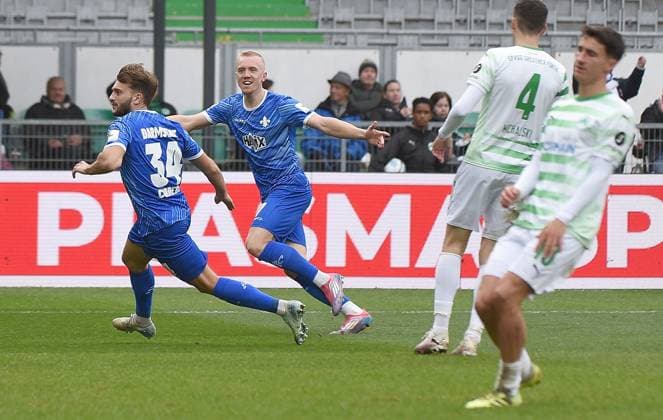 02.11.2024, xhbx, Fussball 2.Bundesliga, Spvgg Greuther Fuerth - SV Darmstadt 98 emspor, v.l. Torjubel, Goal celebration, celebrate the goal 0:4 Killian Corredor (SV Darmstadt 98) (DFL DFB REGULATIONS PROHIBIT ANY USE OF PHOTOGRAPHS as IMAGE SEQUENCES and or QUASI-VIDEO) Fuerth