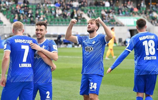 02.11.2024, xhbx, Fussball 2.Bundesliga, Spvgg Greuther Fuerth - SV Darmstadt 98 emspor, v.l. Torjubel, Goal celebration, celebrate the goal 0:4 Killian Corredor (SV Darmstadt 98) (DFL DFB REGULATIONS PROHIBIT ANY USE OF PHOTOGRAPHS as IMAGE SEQUENCES and or QUASI-VIDEO) Fuerth