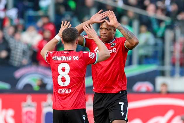 Jessic Ngankam (Hannover 96) bejubelt seinen Treffer zum 1:1 mit Enzo Leopold (Hannover 96), 2. Bundesliga, Hannover 96 vs Karlsruher SC, Heinz von Heiden Arena am 02. November 2024 in Hannover, Deutschland. (Foto von Marco Steinbrenner DeFodi Images) Jessic Ngankam (Hannover 96) celebrates after scoring his teams first goal with Enzo Leopold (Hannover 96), 2. Bundesliga, Hannover 96 vs Karlsruher SC, Heinz von Heiden Arena, November 2, 2024 in Hanover, Germany. (Photo by Marco Steinbrenner DeFodi Images) DFB DFL REGULATIONS PROHIBIT ANY USE OF PHOTOGRAPHS AS IMAGE SEQUENCES AND OR QUASI-VIDEO. not used in POL SRB CRO FRA GBR NED ITA USA Defodi-700_hannover_ksc_20241102_047