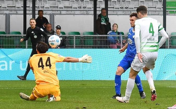02.11.2024, xhbx, Fussball 2.Bundesliga, Spvgg Greuther Fuerth - SV Darmstadt 98 emspor, v.l. Goal scored, Tor zum 0:5 Nahuel Noll (Spvgg. Greuther Fuerth), Segio Lopez (SV Darmstadt 98), Damian Michalski (Spvgg. Greuther Fürth) (DFL DFB REGULATIONS PROHIBIT ANY USE OF PHOTOGRAPHS as IMAGE SEQUENCES and or QUASI-VIDEO) Fuerth