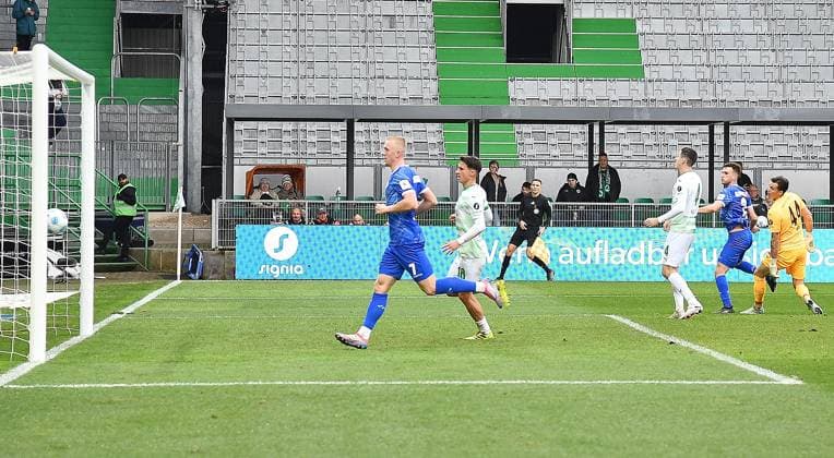 02.11.2024, xhbx, Fussball 2.Bundesliga, Spvgg Greuther Fuerth - SV Darmstadt 98 emspor, v.l. Goal scored, Tor zum 0:5 durch Segio Lopez (SV Darmstadt 98) (DFL DFB REGULATIONS PROHIBIT ANY USE OF PHOTOGRAPHS as IMAGE SEQUENCES and or QUASI-VIDEO) Fuerth