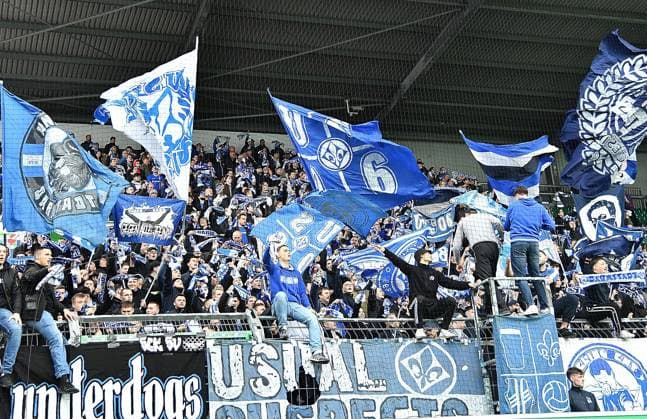 02.11.2024, xhbx, Fussball 2.Bundesliga, Spvgg Greuther Fuerth - SV Darmstadt 98 emspor, v.l. Fans SV Darmstadt 98, SVD, Stimmung, Schals, Trikots (DFL DFB REGULATIONS PROHIBIT ANY USE OF PHOTOGRAPHS as IMAGE SEQUENCES and or QUASI-VIDEO) Fuerth