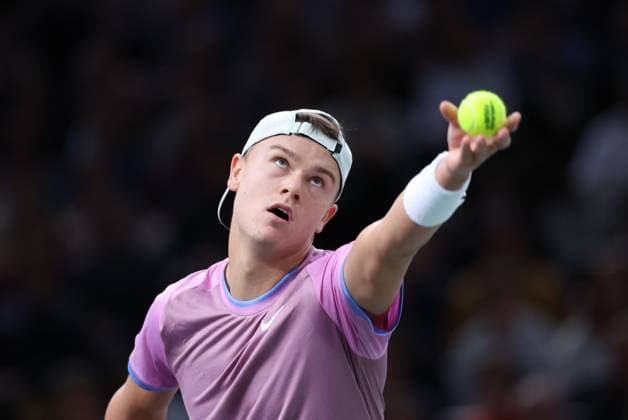 ROLEX PARIS MASTERS TENNIS 2024 Thierry Larret Maxppp. Tennis. Rolex Paris Masters. Accorhotels Arena, Paris (75), Le 2 Novembre 2024.Demi-finale : Holger RUNE (DEN) vs Alexander ZVEREV (GER). Paris (75) ACCORHOTELS ARENA ILE DE FRANCE FRANCE  Copyright: xMAXPPPxThierryxLarretx TL_20241102_9008 0777657499st