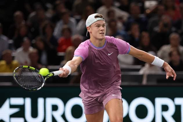 ROLEX PARIS MASTERS TENNIS 2024 Thierry Larret Maxppp. Tennis. Rolex Paris Masters. Accorhotels Arena, Paris (75), Le 2 Novembre 2024.Demi-finale : Holger RUNE (DEN) vs Alexander ZVEREV (GER). Paris (75) ACCORHOTELS ARENA ILE DE FRANCE FRANCE  Copyright: xMAXPPPxThierryxLarretx TL_20241102_9018 0777657545st