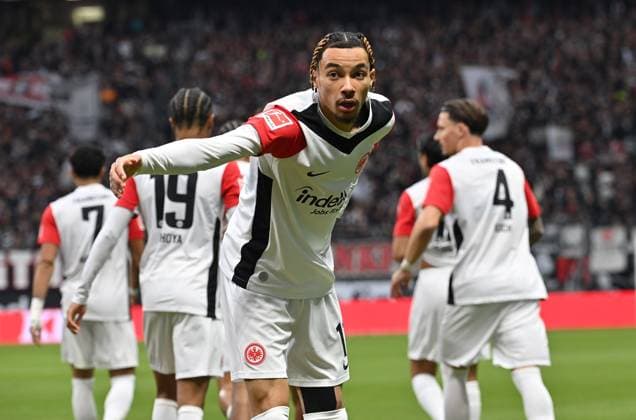 02.11.2024, xjrdrx, Fussball 1.Bundesliga, Eintracht Frankfurt - VfL Bochum emspor, v.l. Hugo Ekitike (Eintracht Frankfurt) celebrate the goal, Der Torjubel zum 1:0 (DFL DFB REGULATIONS PROHIBIT ANY USE OF PHOTOGRAPHS as IMAGE SEQUENCES and or QUASI-VIDEO) Frankfurt am Main