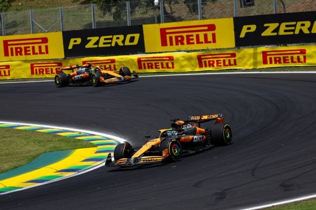 81 PIASTRI Oscar (aus), McLaren F1 Team MCL38, 04 NORRIS Lando (gbr), McLaren F1 Team MCL38, action during the Formula 1 Grande Premio de Sao Paulo 2024, 21th round of the 2024 Formula One World Championship, WM, Weltmeisterschaft from November 1 to 3, 2024 on the Interlagos Circuit, in Sao Paulo, Brazil - F1 - SAO PAULO GRAND PRIX 2024 DPPI Panoramic  241102_R21_BRASILE_DP_FG006128