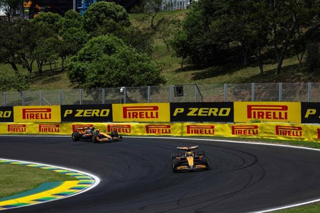 81 PIASTRI Oscar (aus), McLaren F1 Team MCL38, 04 NORRIS Lando (gbr), McLaren F1 Team MCL38, action during the Formula 1 Grande Premio de Sao Paulo 2024, 21th round of the 2024 Formula One World Championship, WM, Weltmeisterschaft from November 1 to 3, 2024 on the Interlagos Circuit, in Sao Paulo, Brazil - F1 - SAO PAULO GRAND PRIX 2024 DPPI Panoramic  241102_R21_BRASILE_DP_FG006150
