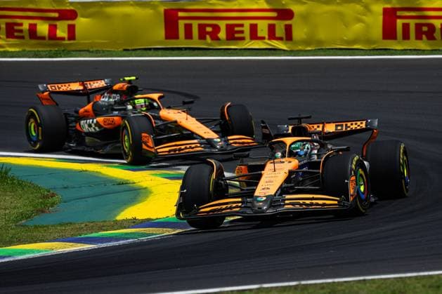 81 PIASTRI Oscar (aus), McLaren F1 Team MCL38, 04 NORRIS Lando (gbr), McLaren F1 Team MCL38, action during the Formula 1 Grande Premio de Sao Paulo 2024, 21th round of the 2024 Formula One World Championship, WM, Weltmeisterschaft from November 1 to 3, 2024 on the Interlagos Circuit, in Sao Paulo, Brazil - F1 - SAO PAULO GRAND PRIX 2024 DPPI Panoramic  241102_R21_BRASILE_DP_FG006175