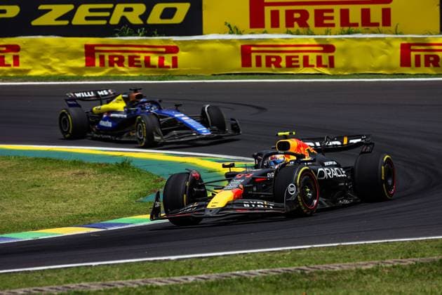 Sport Bilder des Tages 11 PEREZ Sergio (mex), Red Bull Racing RB20, 23 ALBON Alexander (tha), Williams Racing FW45, action during the Formula 1 Grande Premio de Sao Paulo 2024, 21th round of the 2024 Formula One World Championship, WM, Weltmeisterschaft from November 1 to 3, 2024 on the Interlagos Circuit, in Sao Paulo, Brazil - F1 - SAO PAULO GRAND PRIX 2024 DPPI Panoramic  241102_R21_BRASILE_DP_FG006202