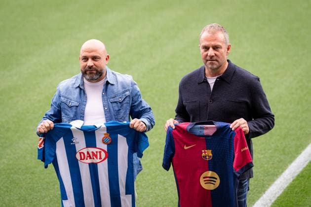 Sport Themen der Woche KW44 Barcelona And Espanyol Managers Hansi Flick And JosÃ Manuel Manolo Gonzalez Meet At Johan Cruyff Stadium Ahead Of November 3 Derby Hansi Flick of FC Barcelona, Barca and Jose Manuel Manolo Gonzalez of Espanyol are at the Johan Cruyff Stadium in Barcelona, Spain, on November 2, 2024, ahead of the Catalan derby between Barcelona and Espanyol on November 3, 2024. Barcelona Spain  Copyright: xLeonardoxGerzonx originalFilename:gerzon-notitle241102_npScz.jpg