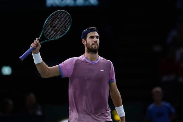ROLEX PARIS MASTERS TENNIS 2024 Paris, 02.11.2024 Halbfinale, Karen Abgarowitsch Chatschanow - Ugo Humbert (FRA) v.l. Karen Abgarowitsch Chatschanowenttaeuscht, enttaeuscht schauend, dissapointed, traurig, frustiert, frust, gefrustet Copyright: AntonioxBorga