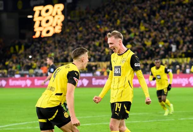 Bilder des Jahres 2024, Sport 11 November Sport Themen der Woche KW44 Sport Bilder des Tages Jubel Maximilian Maxi BEIER r. (DO) nach seinem Tor zum 1:1, mit Nico SCHLOTTERBECK (DO) Fussball 1. Bundesliga, 9.Spieltag, Borussia Dortmund (DO) - RB Leipzig (L), am 02.11.2024 in Dortmund Deutschland. DFL regulations prohibit any use of photographs as image sequences and or quasi-video Â *** Cheering Maximilian Maxi BEIER r DO after his goal to 1 1, with Nico SCHLOTTERBECK DO Football 1 Bundesliga, Matchday 9, Borussia Dortmund DO RB Leipzig L , on 02 11 2024 in Dortmund Germany DFL regulations prohibit any use of photographs as image sequences and or quasi video Â