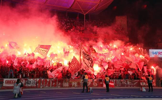 Pyrotechnik, Bengalos, Feuerwerk im Kölner Gästeblock Fußball Fussball DFL 2.Bundesliga Herren 11. Spieltag Saison 2024 2025 02.11.2024 Hertha BSC Berlin vs. 1.FC Köln DFL regulations prohibit any use of photographs as image sequences and or quasi-video