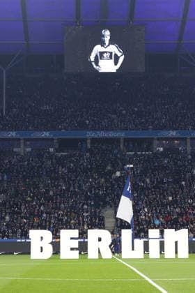 DEU, DFL, 2. FBL, Hertha BSC vs. 1.FC Koeln, 02.11.2024, Berliner Olympiastadion, Berlin, DEU, DFL, 2. FBL, Hertha BSC vs. 1.FC Koeln, im Bild verstorbener Dieter Timme DFL - regulations prohibit any use of Photographs as image sequences and or quasi-video Foto: Juergen Engler nordphoto GmbH