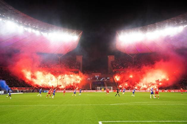 02.11.2024, xtgx, Fussball 2.Bundesliga, Hertha BSC Berlin - 1.FC Köln emspor, v.l. zünden Pyrotechnik, Benglos, Rauch, Nebel, Feuerwerk Fans, Zuschauer, Stimmung, Schals, Ultras 1. FC Koeln, Wilde Horde (DFL DFB REGULATIONS PROHIBIT ANY USE OF PHOTOGRAPHS as IMAGE SEQUENCES and or QUASI-VIDEO) Berlin