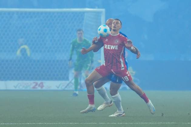 02.11.2024, xlakx, Fussball 2.Bundesliga, Hertha BSC Berlin - 1.FC Köln emspor, v.l. Toni Leistner (Hertha BSC 37),Tim Lemperle (1.FC Köln 19),Zweikampf, Duell, Kampf, tackle (DFL DFB REGULATIONS PROHIBIT ANY USE OF PHOTOGRAPHS as IMAGE SEQUENCES and or QUASI-VIDEO) Daniel Lakomski Jan Huebner Berlin
