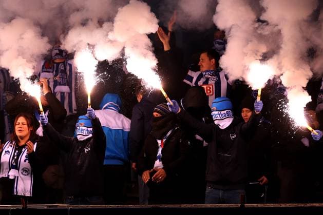 02.11.2024, xtgx, Fussball 2.Bundesliga, Hertha BSC Berlin - 1.FC Köln emspor, v.l. Berliner Fans Ultras zünden Pyrotechnik, Benglos, Rauch, Nebel, Feuerwerk Fans, Zuschauer, Stimmung, Schals, Ultras Berlin (DFL DFB REGULATIONS PROHIBIT ANY USE OF PHOTOGRAPHS as IMAGE SEQUENCES and or QUASI-VIDEO) Berlin