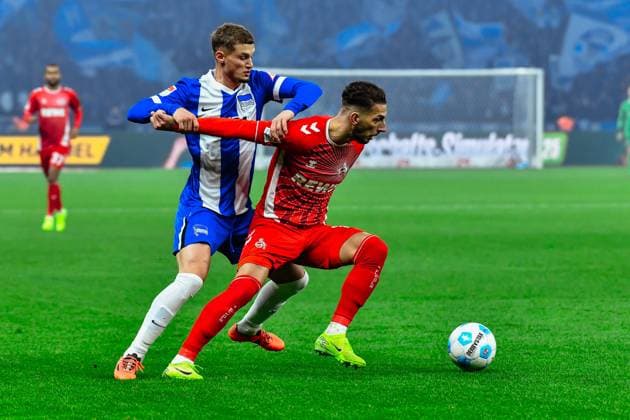 02.11.2024, xlakx, Fussball 2.Bundesliga, Hertha BSC Berlin - 1.FC Köln emspor, v.l. Michael Cuisance (Hertha BSC 27),Leart Paqarada (1.FC Köln 17),Zweikampf, Duell, Kampf, tackle (DFL DFB REGULATIONS PROHIBIT ANY USE OF PHOTOGRAPHS as IMAGE SEQUENCES and or QUASI-VIDEO) Daniel Lakomski Jan Huebner Berlin
