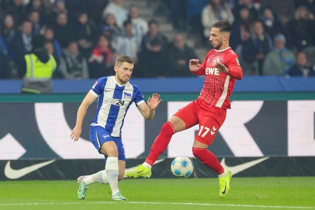 Jonjoe Kenny (Hertha BSC Berlin) und Leart Pacarada (1. FC Koeln) kaempfen um den Ball, 2. Bundesliga, Hertha BSC vs 1. FC Köln, Olympiastadion am 02. November 2024 in Berlin, Deutschland. (Foto von Marco Steinbrenner DeFodi Images) Jonjoe Kenny (Hertha BSC Berlin) und Leart Pacarada (1. FC Koeln) battle for the ball, 2. Bundesliga, Hertha BSC vs 1. FC Köln, Olympiastadion, November 2, 2024 in Berlin, Germany. (Photo by Marco Steinbrenner DeFodi Images) DFB DFL REGULATIONS PROHIBIT ANY USE OF PHOTOGRAPHS AS IMAGE SEQUENCES AND OR QUASI-VIDEO. not used in POL SRB CRO FRA GBR NED ITA USA Defodi-700_berlin_koeln_20241102_037