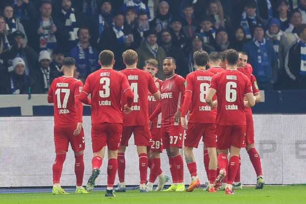 Tim Lemperle (1. FC Koeln) bejubelt seinen Treffer mit den Teamkollegen, 2. Bundesliga, Hertha BSC vs 1. FC Köln, Olympiastadion am 02. November 2024 in Berlin, Deutschland. (Foto von Marco Steinbrenner DeFodi Images) Tim Lemperle (1. FC Koeln) celebrates his goal with teammates, 2. Bundesliga, Hertha BSC vs 1. FC Köln, Olympiastadion, November 2, 2024 in Berlin, Germany. (Photo by Marco Steinbrenner DeFodi Images) DFB DFL REGULATIONS PROHIBIT ANY USE OF PHOTOGRAPHS AS IMAGE SEQUENCES AND OR QUASI-VIDEO. not used in POL SRB CRO FRA GBR NED ITA USA Defodi-700_berlin_koeln_20241102_042