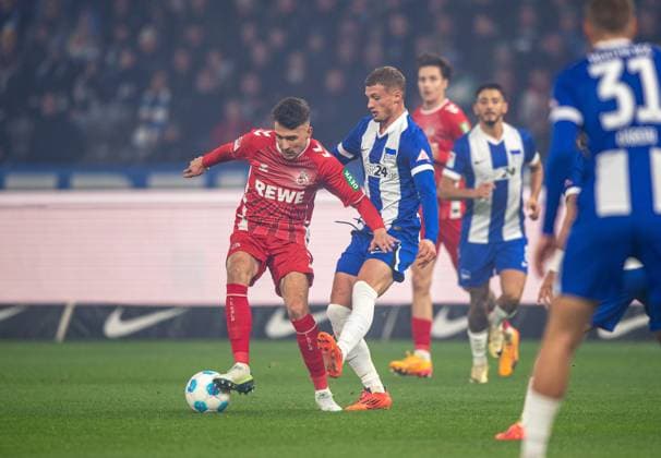 Fussball, Herren, Saison 2024 2025, 2. Bundesliga (11. Spieltag), Hertha BSC - 1. FC Köln, v.l. Dejan Ljubicic (1. FC Köln), Michael Cuisance (Hertha BSC), 02.11. 2024,