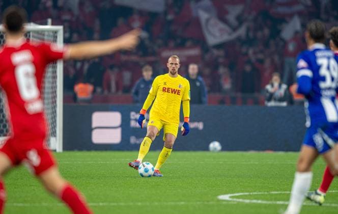 Fussball, Herren, Saison 2024 2025, 2. Bundesliga (11. Spieltag), Hertha BSC - 1. FC Köln, Torhüter Marvin Schwäbe (1. FC Köln), 02.11. 2024,