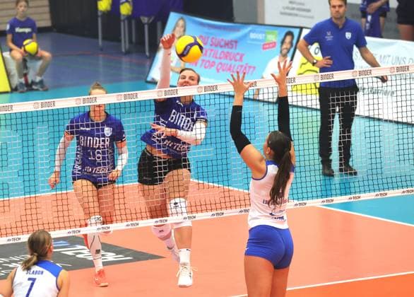 BAU 02.11.2024, Deutschland, Weissach, Volleyball 2. Bundesliga Frauen Pro, Binder Blaubären Flacht vs. ESA Grimma Volleys, v.l. Marie-Christin Werner (Flacht), Anna Jahn (ESA)