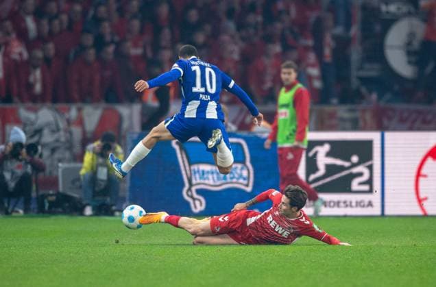 Fussball, Herren, Saison 2024 2025, 2. Bundesliga (11. Spieltag), Hertha BSC - 1. FC Köln, v.l. Ibrahim Maza (Hertha BSC), Denis Huseinbasic (1. FC Köln), 02.11. 2024,