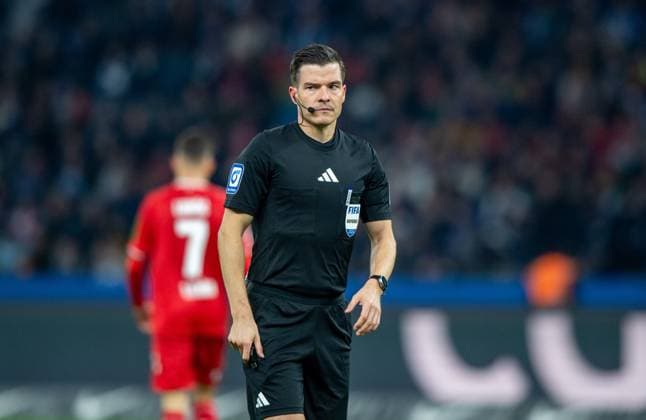 Fussball, Herren, Saison 2024 2025, 2. Bundesliga (11. Spieltag), Hertha BSC - 1. FC Köln, Schiedsrichter Harm Osmers, 02.11. 2024,