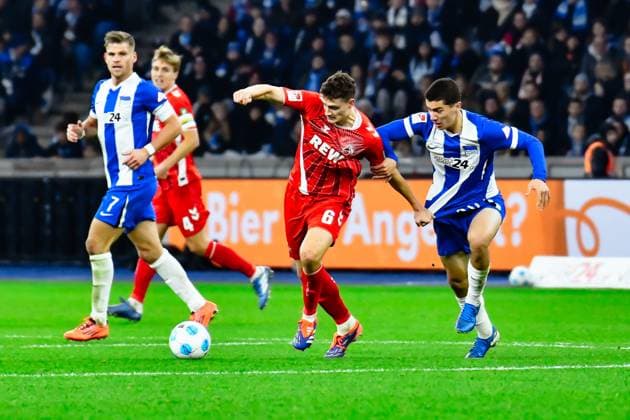 02.11.2024, xlakx, Fussball 2.Bundesliga, Hertha BSC Berlin - 1.FC Köln emspor, v.l. Eric Martel (1.FC Köln 6),Ibrahim Maza (Hertha BSC 10),Zweikampf, Duell, Kampf, tackle (DFL DFB REGULATIONS PROHIBIT ANY USE OF PHOTOGRAPHS as IMAGE SEQUENCES and or QUASI-VIDEO) Daniel Lakomski Jan Huebner Berlin