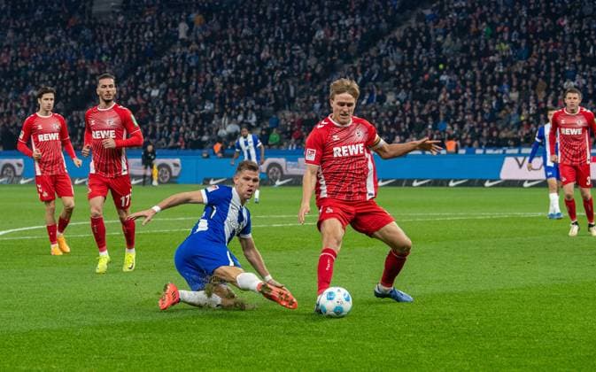 Fussball, Herren, Saison 2024 2025, 2. Bundesliga (11. Spieltag), Hertha BSC - 1. FC Köln, v.l. Florian Niederlechner (Hertha BSC), Timo Hübers (1. FC Köln), 02.11. 2024,