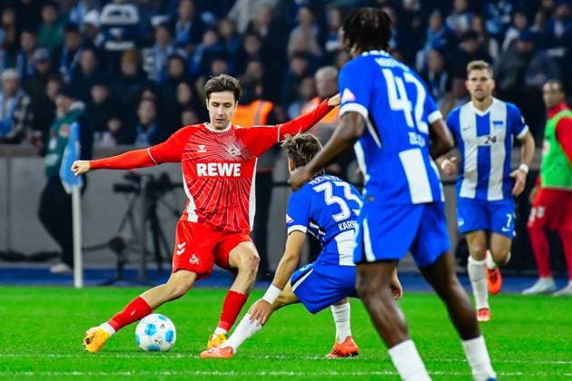 02.11.2024, xlakx, Fussball 2.Bundesliga, Hertha BSC Berlin - 1.FC Köln emspor, v.l. Denis Huseinbasic (1.FC Köln 8),Michal Karbownik (Hertha BSC 33),Zweikampf, Duell, Kampf, tackle (DFL DFB REGULATIONS PROHIBIT ANY USE OF PHOTOGRAPHS as IMAGE SEQUENCES and or QUASI-VIDEO) Daniel Lakomski Jan Huebner Berlin