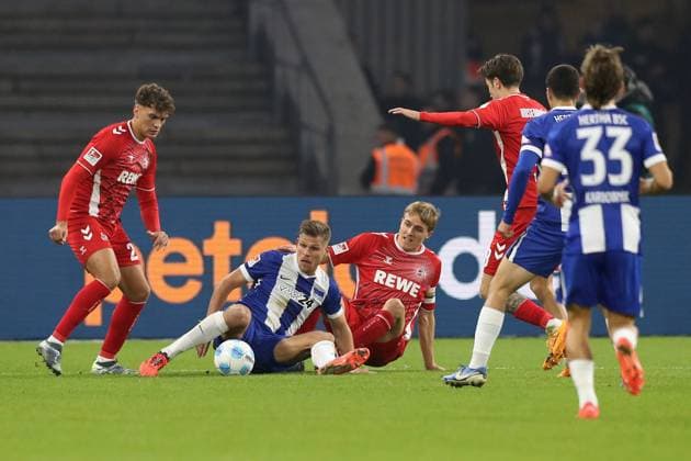 02.11.2024, xtgx, Fussball 2.Bundesliga, Hertha BSC Berlin - 1.FC Köln emspor, v.l. Julian Pauli (1.FC Köln, Koeln) Florian Niederlechner (Hertha BSC Berlin) Timo Huebers Hübers (1.FC Köln, Koeln) Zweikampf, Aktion, action, battle for the ball (DFL DFB REGULATIONS PROHIBIT ANY USE OF PHOTOGRAPHS as IMAGE SEQUENCES and or QUASI-VIDEO) Berlin