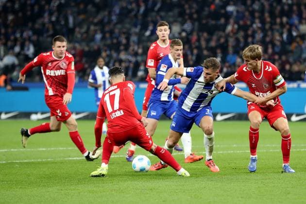 02.11.2024, xtgx, Fussball 2.Bundesliga, Hertha BSC Berlin - 1.FC Köln emspor, v.l. Leart Pacarada (1.FC Köln, Koeln) Florian Niederlechner (Hertha BSC Berlin) Timo Huebers Hübers (1.FC Köln, Koeln) Zweikampf, Aktion, action, battle for the ball (DFL DFB REGULATIONS PROHIBIT ANY USE OF PHOTOGRAPHS as IMAGE SEQUENCES and or QUASI-VIDEO) Berlin