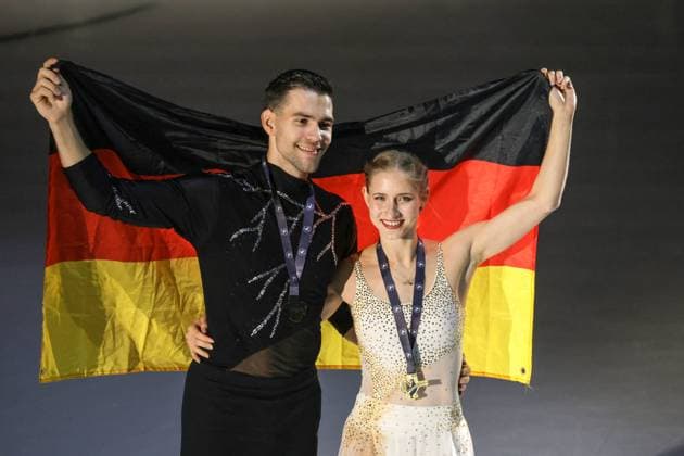 Bilder des Jahres 2024, Sport 11 November Sport Themen der Woche KW44 France - ISU Grand Prix of Figure skating, Eiskunstlauf - Grand Prix de France - 02 11 2024 FRANCE, ANGERS, NOVEMBER 02. Minerva Fabienne Hase And Nikita Volodin of Germany celebrate their victory in the Pairs Free Skating Program during the ISU Grand Prix of Figure Skating - Grand Prix de France at Angers Ice Parc on November 02, 2024 in Angers, France. Photo by Manuel Blondeau AOP.Press Angers Iceparc France Copyright: x ManuelxBlondeau AOP.Pressx AOP20241102-0042