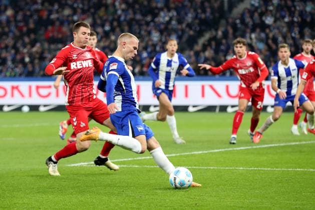 02.11.2024, xtgx, Fussball 2.Bundesliga, Hertha BSC Berlin - 1.FC Köln emspor, v.l. Torschuss Jon Dagur Thorsteinsson (Hertha BSC Berlin) (DFL DFB REGULATIONS PROHIBIT ANY USE OF PHOTOGRAPHS as IMAGE SEQUENCES and or QUASI-VIDEO) Berlin