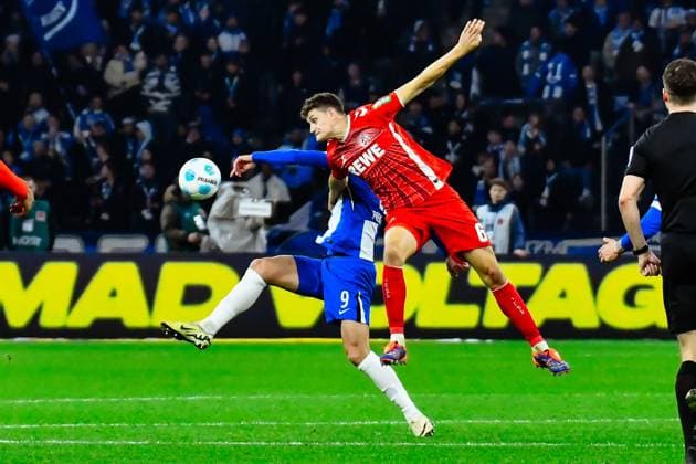 02.11.2024, xlakx, Fussball 2.Bundesliga, Hertha BSC Berlin - 1.FC Köln emspor, v.l. Smail Prevljak (Hertha BSC 9),Eric Martel (1.FC Köln 6),Zweikampf, Duell, Kampf, tackle (DFL DFB REGULATIONS PROHIBIT ANY USE OF PHOTOGRAPHS as IMAGE SEQUENCES and or QUASI-VIDEO) Daniel Lakomski Jan Huebner Berlin