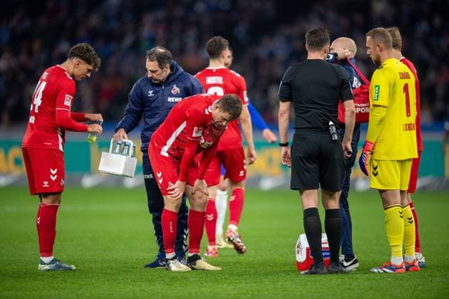 Fussball, Herren, Saison 2024 2025, 2. Bundesliga (11. Spieltag), Hertha BSC - 1. FC Köln, Dominique Heintz (1. FC Köln) verletzt, 02.11. 2024,