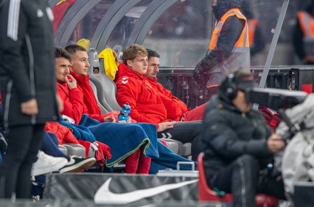 Fussball, Herren, Saison 2024 2025, 2. Bundesliga (11. Spieltag), Hertha BSC - 1. FC Köln, Torhüter Jonas Urbig (1. FC Köln) auf der Bank, 02.11. 2024,