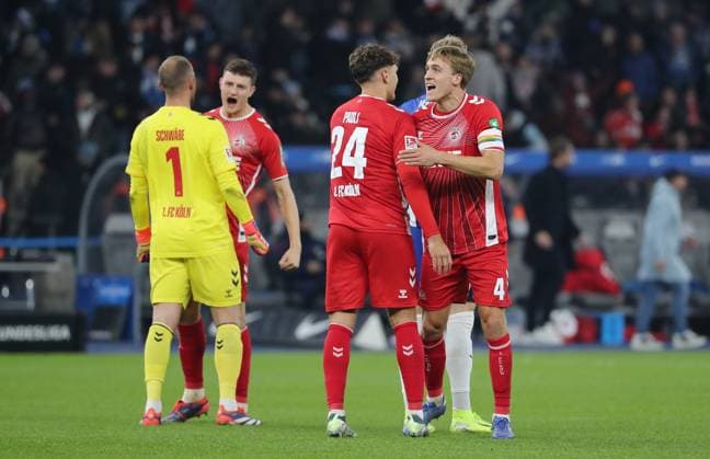 Torwart Marvin Schwäbe, Julian Pauli, Timo Hübers jubelt nach Spielende Freude Emotion Jubel Fußball Fussball DFL 2.Bundesliga Herren 11. Spieltag Saison 2024 2025 02.11.2024 Hertha BSC Berlin vs. 1.FC Köln DFL regulations prohibit any use of photographs as image sequences and or quasi-video