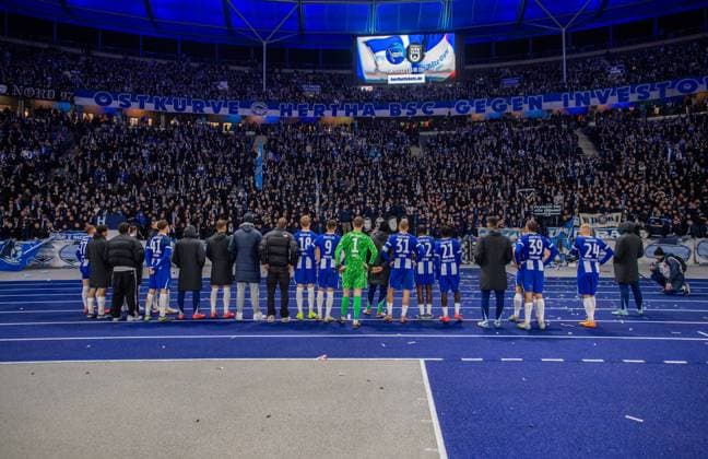 Fussball, Herren, Saison 2024 2025, 2. Bundesliga (11. Spieltag), Hertha BSC - 1. FC Köln, Hertha enttäuscht nach Abpfiff, 02.11. 2024,